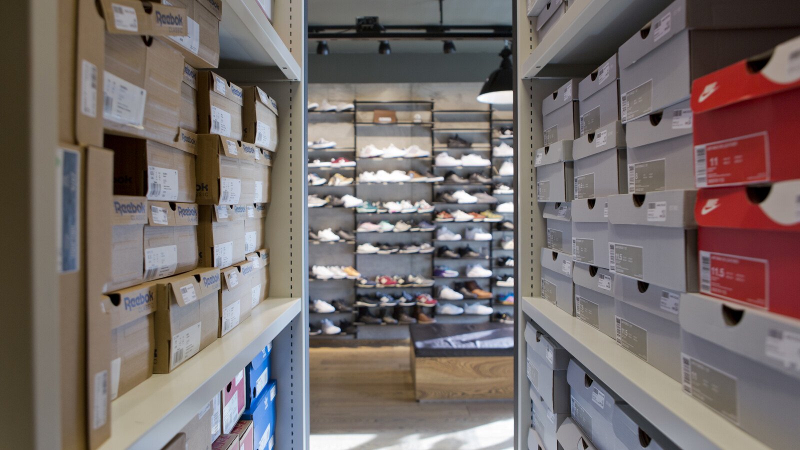Mobile retail storage solutions