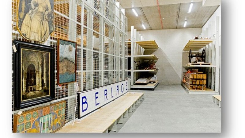 Static racks on base