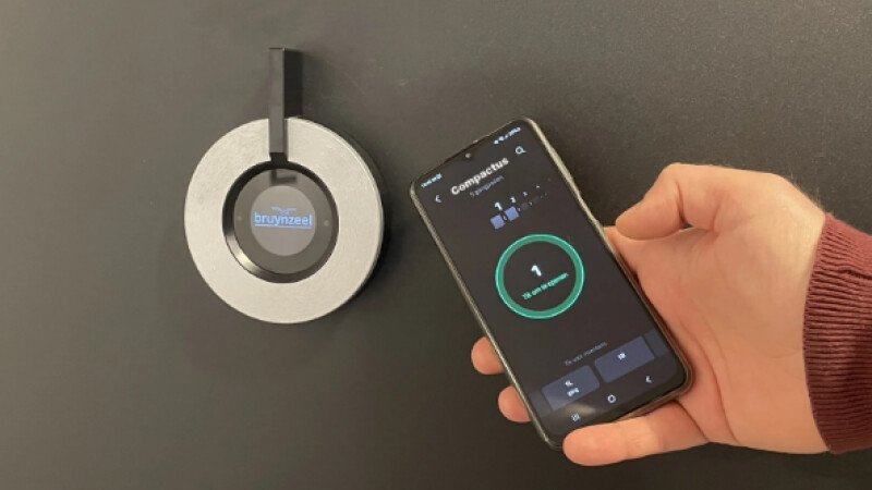 Remotely control your mobile shelving system