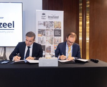 Signing MoU Eelco and Erdem