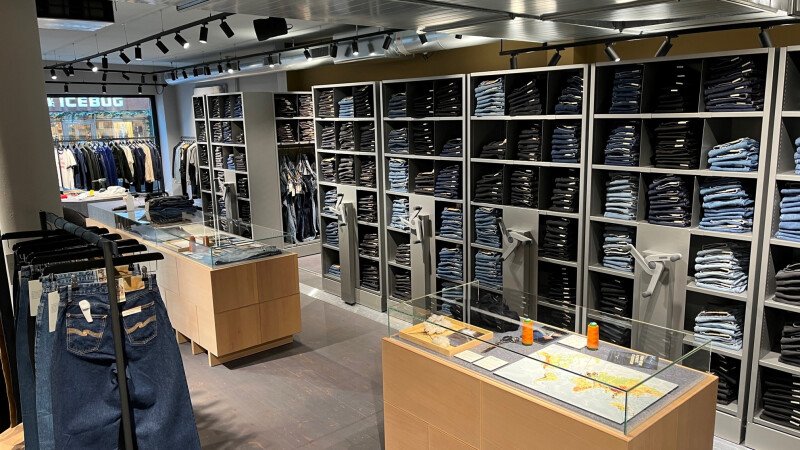 High density mobile shelving