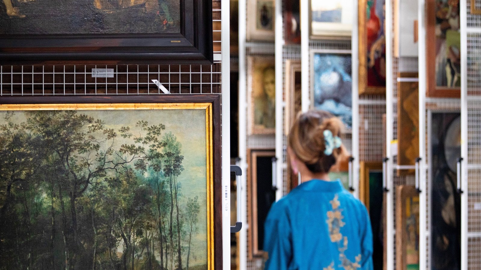 New trend in art storage: visible storage. Open up! 