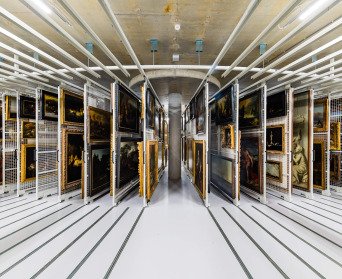 Fan-shape layout storage