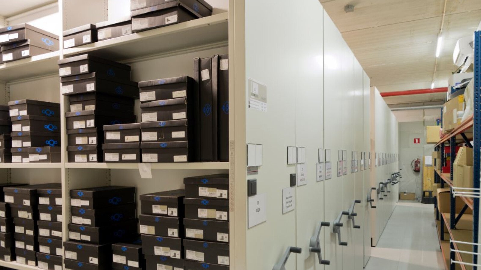 Smart warehousing