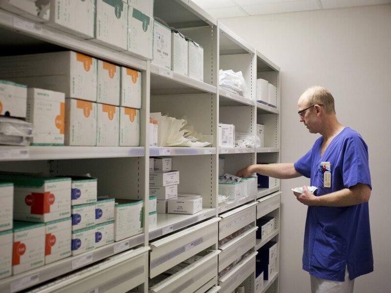 Healthcare shelving