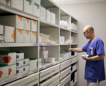Regale für das Gesundheitswesen
